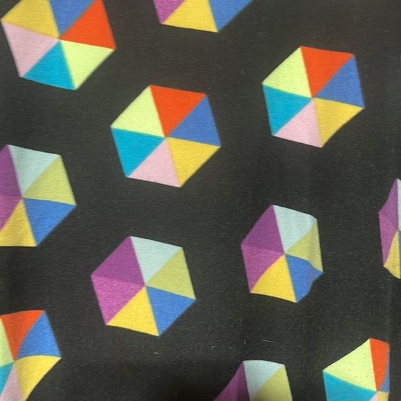 LuLaRoe  IMA Hexagon high-low geometric tunic medium - Picture 7 of 9